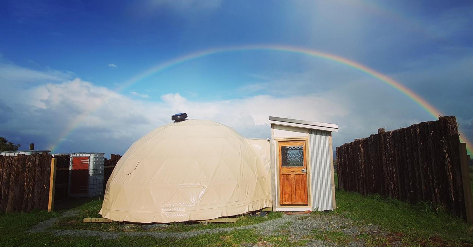 فندق 1 Waipu Off-Grid Eco Seaview Geodesic Glamping Dome المظهر الخارجي الصورة